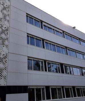 Zoom sur les façades le Lycée du Dauphiné, à Romans-sur-Isère (26100)